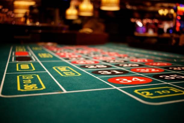 Live Lucky Neko table with dealer and multi-camera feed on erek2 39